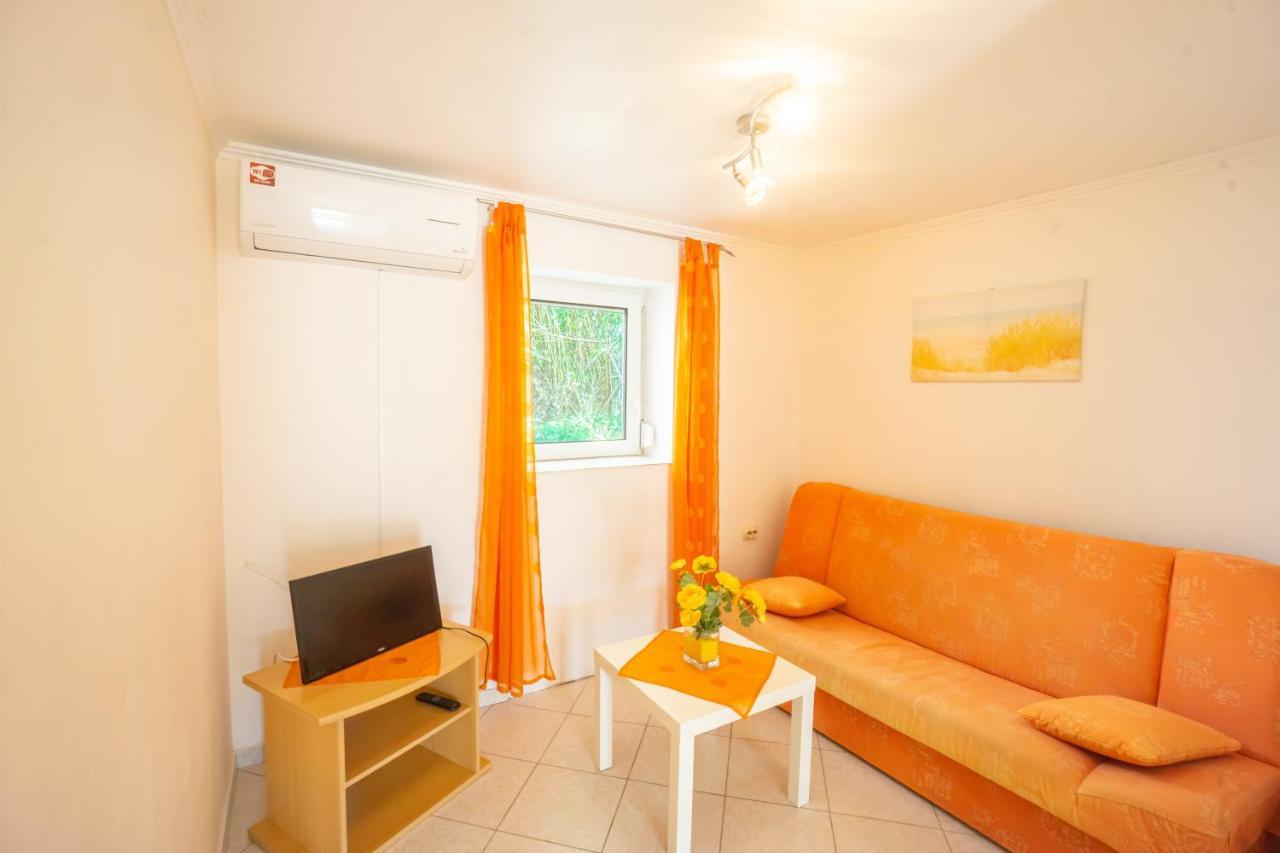 Apartment Coral Metajna Exterior photo